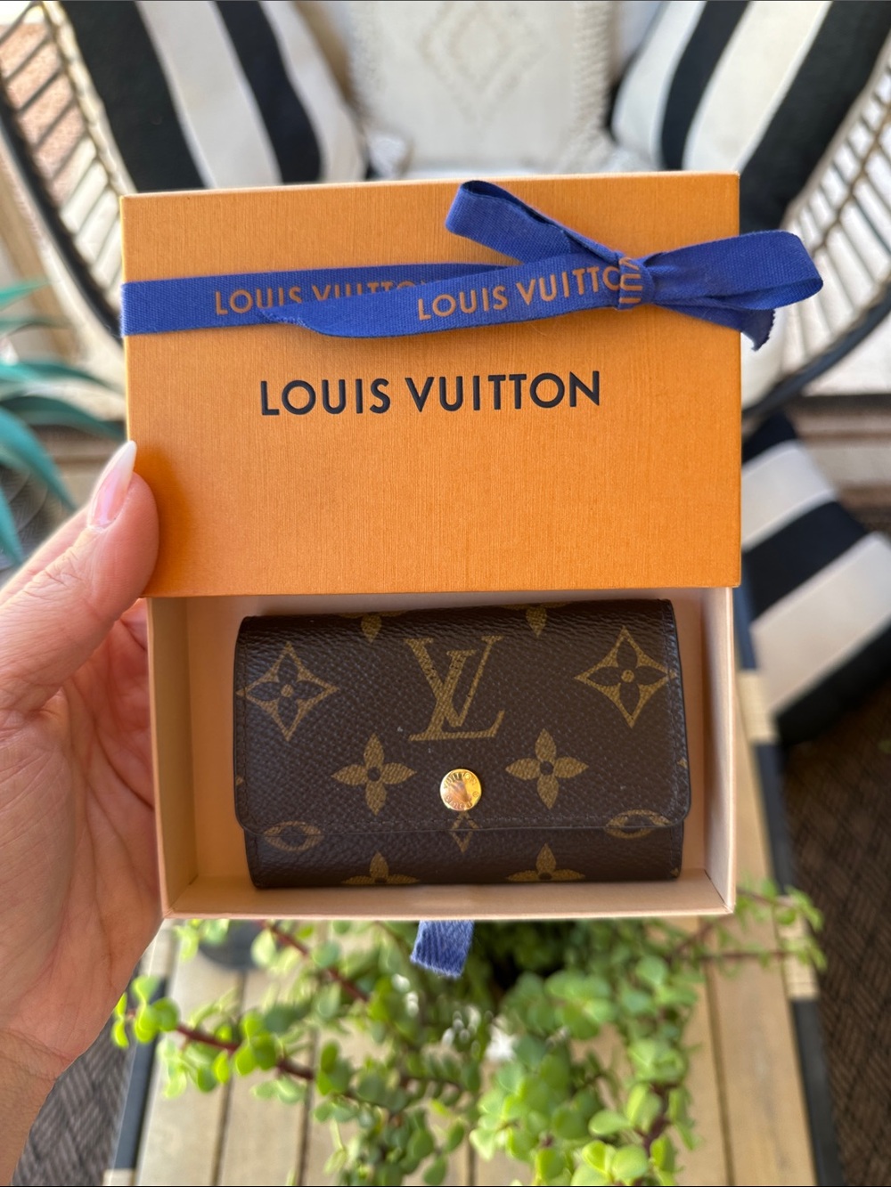 100% authentic Louis Vuitton key holder